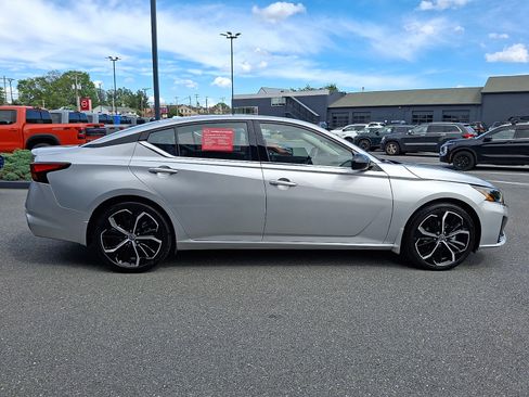 Certified 2023 Nissan Altima 2.5 SR w/ SR Premium Package FWD image 8