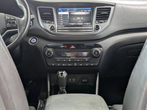 Used 2016 Hyundai Tucson Limited w/ Option Group 03 FWD image 16