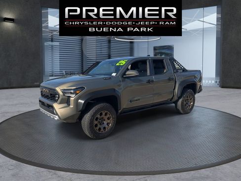 Used 2025 Toyota Tacoma 4x4 Double Cab Hybrid image 4