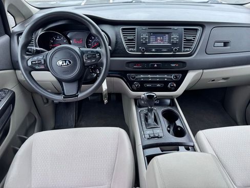 Used 2016 Kia Sedona LX w/ LX Convenience Package FWD image 28