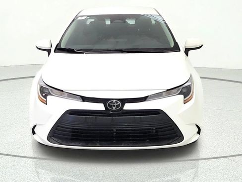 Used 2024 Toyota Corolla LE w/ LE Convenience Package FWD image 2