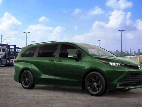 New 2026 Toyota Sienna XLE Woodland Edition AWD/4WD image 36