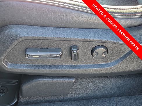 Used 2025 Honda Pilot Black Edition image 16