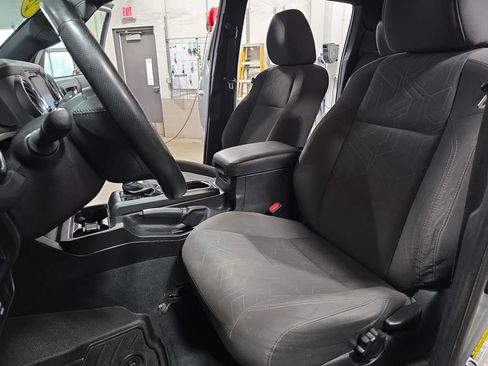 Used 2016 Toyota Tacoma TRD Sport w/ Towing Package image 15