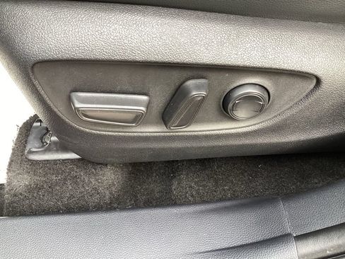 Used 2025 Toyota Highlander XSE AWD/4WD image 19