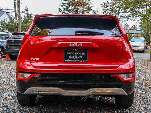 Certified 2024 Kia Niro Wind w/ Wind Preserve Package image 5