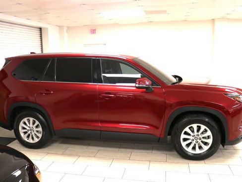 Used 2024 Toyota Grand Highlander AWD image 11