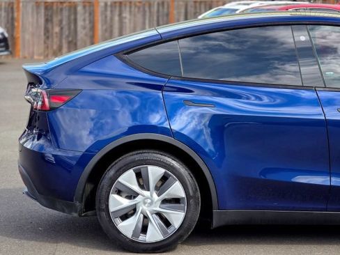 Used 2023 Tesla Model Y Long Range AWD/4WD image 11