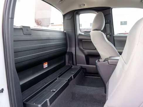 Used 2018 Toyota Tacoma SR image 13