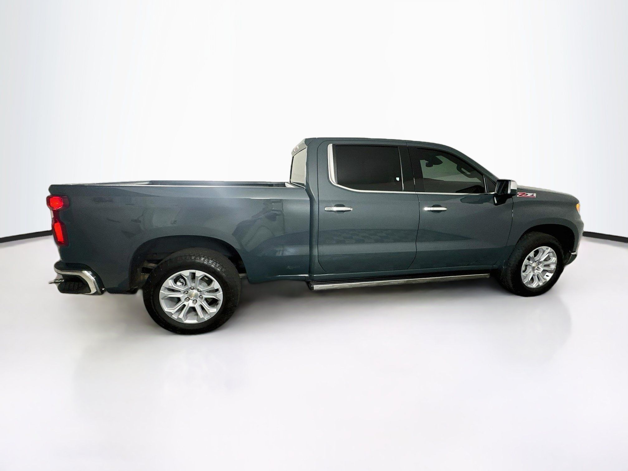 Used 2025 Chevrolet Silverado 1500 LTZ AWD/4WD image 10