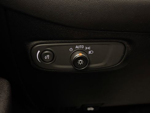 Used 2019 Chevrolet Equinox LS w/ LS Convenience Package image 46