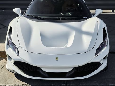 Used 2021 Ferrari F8 Tributo image 14