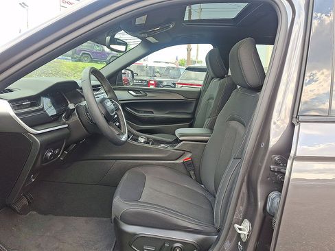 Used 2024 Jeep Grand Cherokee L Laredo AWD/4WD image 17