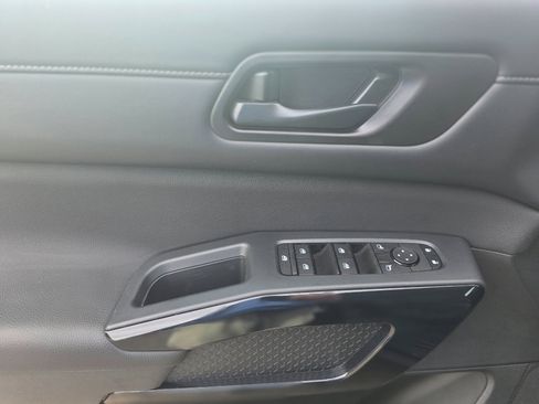 Used 2025 Nissan Pathfinder SV AWD/4WD image 11