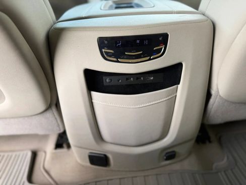 Used 2019 Cadillac Escalade ESV Luxury AWD/4WD image 44