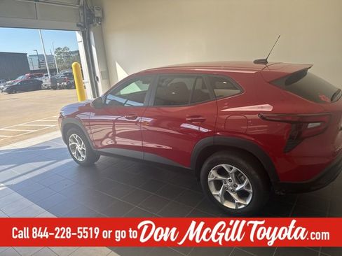 Used 2026 Chevrolet Trax LS w/ LS Convenience Package image 7