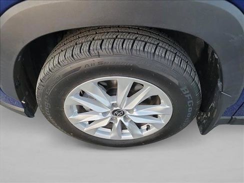 Used 2022 Toyota Corolla Cross LE AWD/4WD image 9