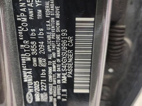 Used 2025 Hyundai Elantra SEL FWD image 42