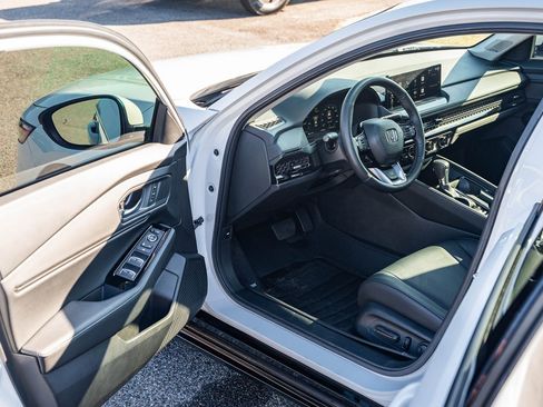 Used 2025 Honda Accord Touring image 18