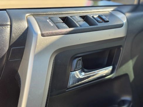 Used 2018 Toyota 4Runner SR5 Premium image 11