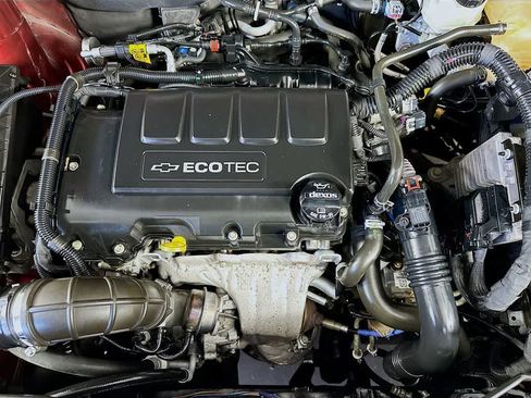 Used 2015 Chevrolet Cruze LT image 9