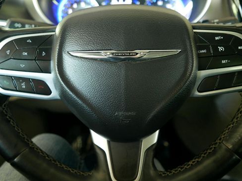 Used 2022 Chrysler Voyager LX image 18