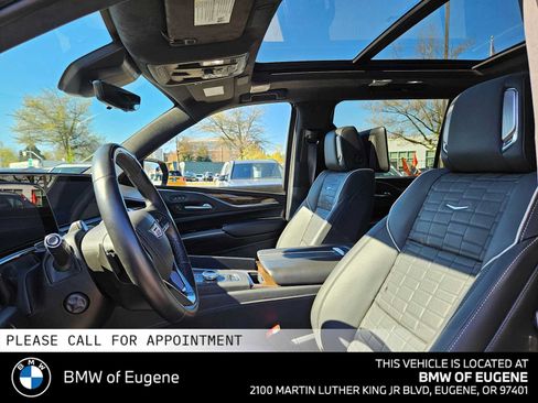Used 2024 Cadillac Escalade ESV Premium Luxury Platinum AWD/4WD image 25