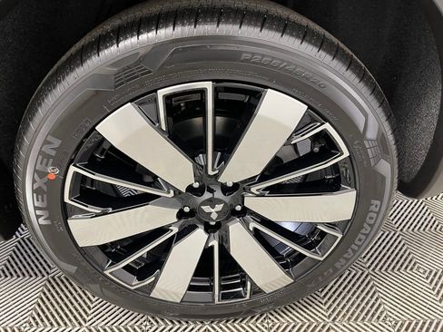 New 2025 Mitsubishi Outlander SE image 35