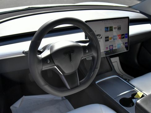 Used 2023 Tesla Model 3 Standard Range RWD image 14