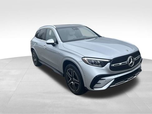Used 2025 Mercedes-Benz GLC 350e 4MATIC image 7