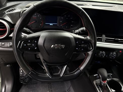 Used 2024 Chevrolet Trax RS w/ Driver Confidence Package image 7