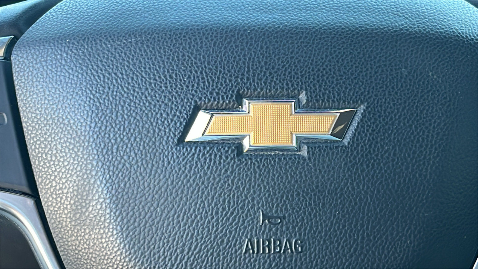 Used 2023 Chevrolet Traverse LT FWD image 17