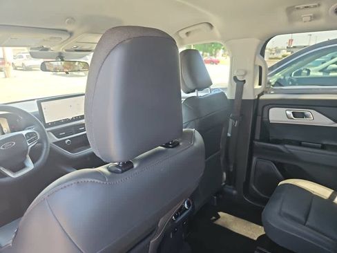 Used 2025 Ford Explorer Active w/ Active Comfort Package RWD image 12