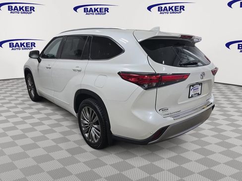 Used 2021 Toyota Highlander Platinum FWD image 7