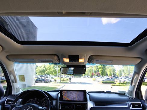 Used 2023 Lexus GX 460 Premium w/ Accessory Package AWD/4WD image 31