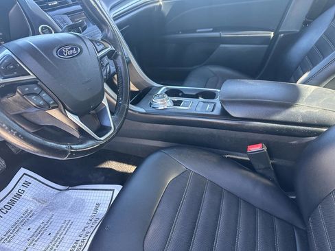 Used 2017 Ford Fusion SE w/ Equipment Group 201A image 3