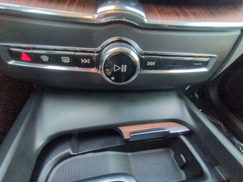 Used 2024 Volvo XC60 T8 Ultimate w/ Protection Package Premier image 32