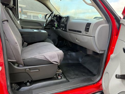 Used 2011 Chevrolet Silverado 1500 W/T image 13