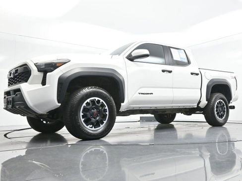 Used 2024 Toyota Tacoma TRD Off-Road AWD/4WD image 45