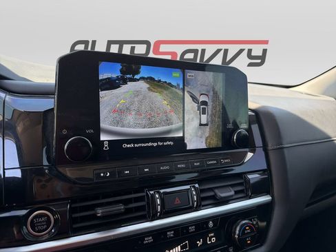Used 2022 Nissan Pathfinder SL AWD/4WD image 14