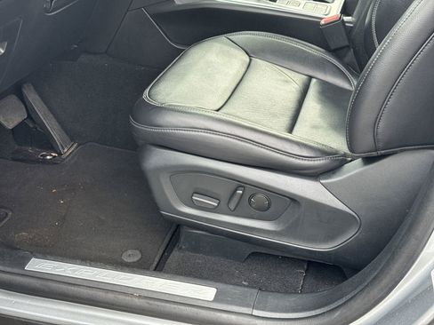 Used 2024 Ford Explorer Limited image 17