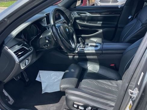 Used 2019 BMW 750i w/ Luxury Rear Seating Package RWD image 5