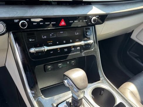 Certified 2023 Kia Carnival SX FWD image 24