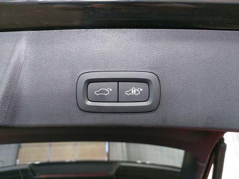 Used 2024 Volvo XC40 B5 Plus w/ Climate Package image 13