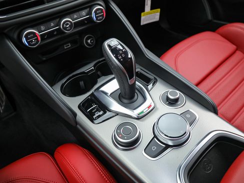 New 2025 Alfa Romeo Giulia w/ Veloce Package Rwd image 23