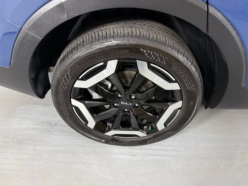 Used 2023 Kia Telluride EX w/ EX Captain's Chair Package FWD image 11