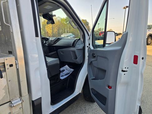 Used 2019 Ford Transit 250 138 RWD image 28