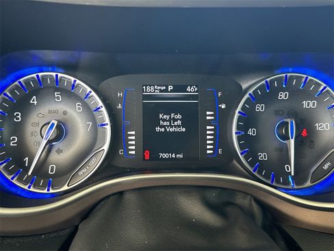 Used 2022 Chrysler Voyager LX image 36