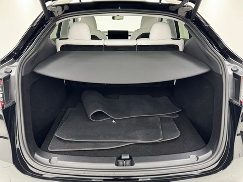 Used 2024 Tesla Model Y Long Range image 38