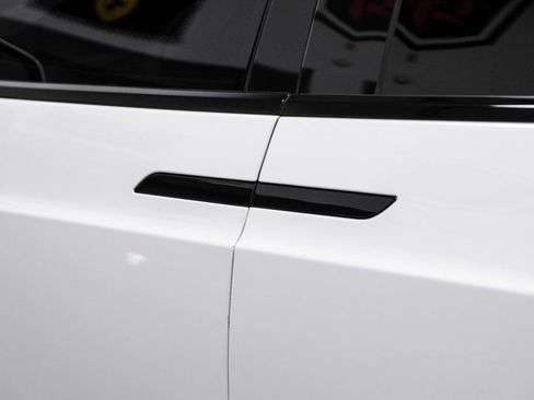 Used 2022 Tesla Model X image 35